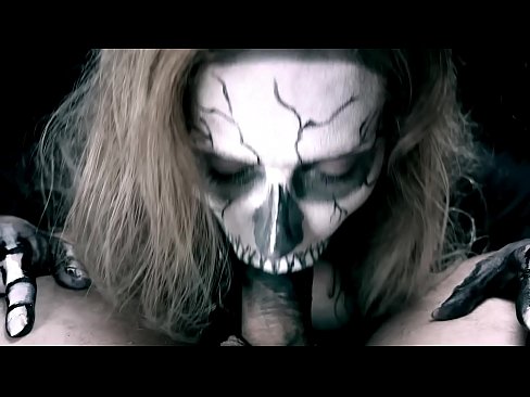 ❤️ ສາວ Demon ດູດ cock ກັບປາກສີດໍາຂອງນາງແລະກືນ cum. ️ ໜັງໂປ້ ທີ່ lo.sexflashgame.ru ️❤